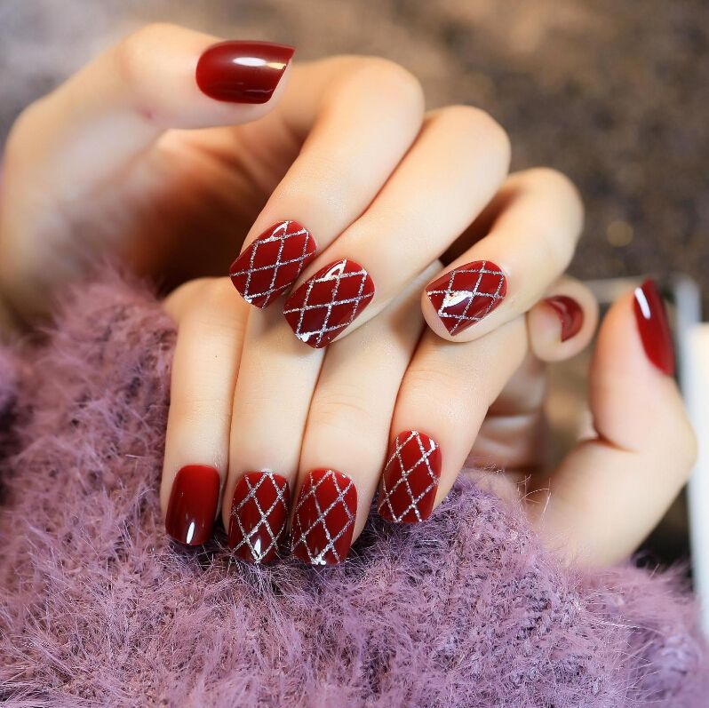 長期不卸美甲對指甲有什么影響？