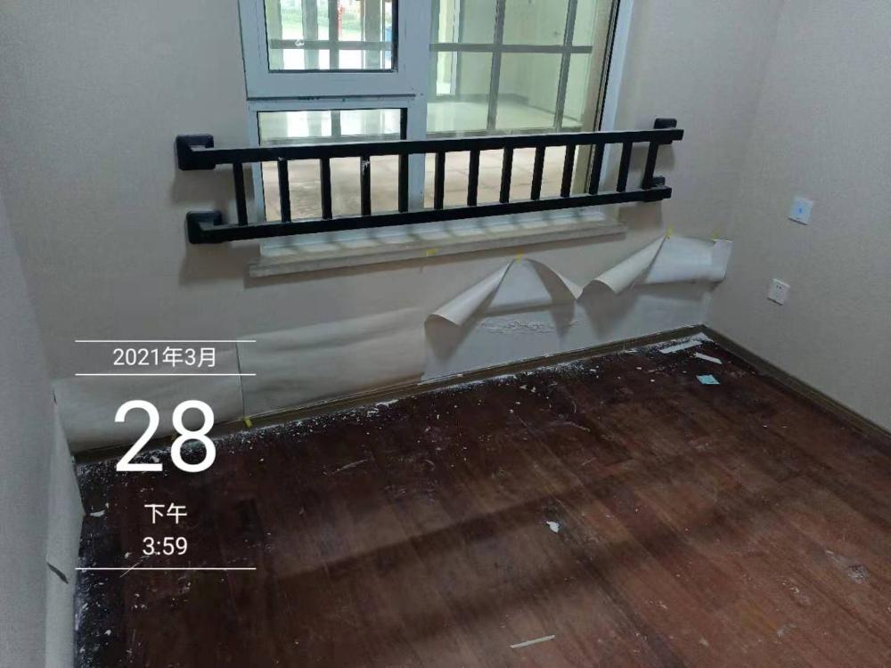 高新區(qū)世茂璀璨公園房屋質(zhì)量堪憂 至今未達到交付條件