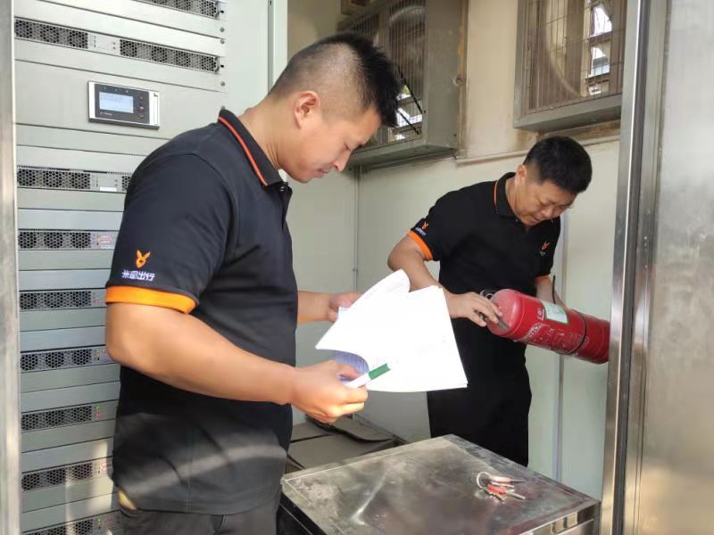 交運(yùn)萊西巴士開(kāi)展充電樁安全檢查