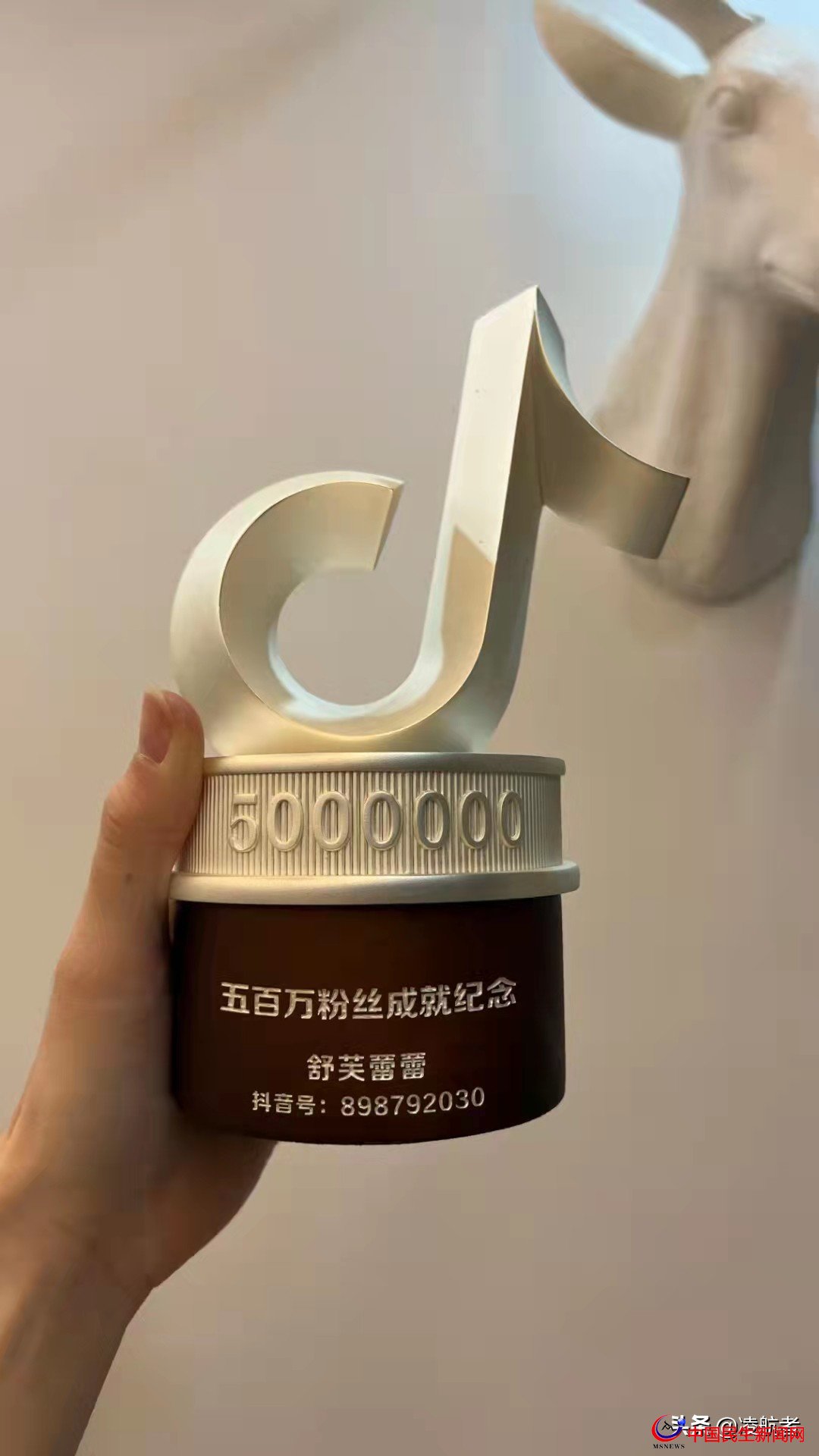 青島大嫚：國(guó)內(nèi)知名博主舒芙蕾蕾，身高168CM，體重45KG