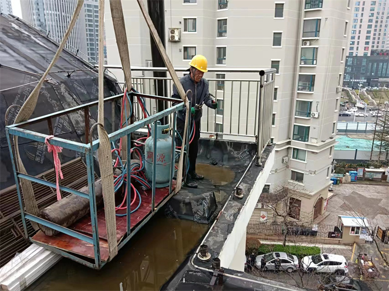嶗山：空中“圈占”建違建 冒雨拆除消隱患