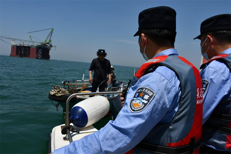 青島海岸警察支隊海泊河派出所全力維護休漁期沿海穩(wěn)定