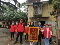 大火無(wú)情燒毀全部家當(dāng) 青島業(yè)之峰裝飾送來(lái)萬(wàn)元愛心物資