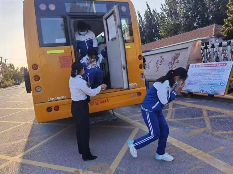 交運萊西240部校車開展秋季應(yīng)急演練