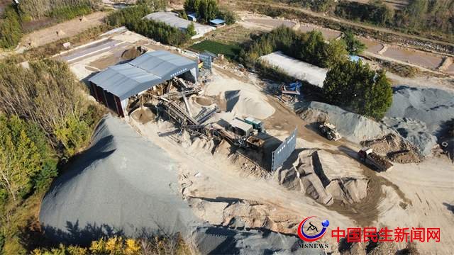 五蓮縣叩官鎮(zhèn)北回頭村：砂石料露天堆放 盜采礦產(chǎn)資源無人監(jiān)管？