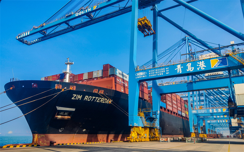 新年第一天山東港口青島港：實(shí)干創(chuàng)佳績(jī)，喜迎“開門紅”