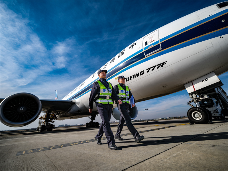 青島機場公安暖心守護春運平安路