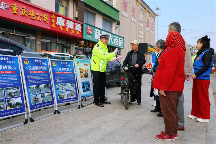頭盔 “戴” 安全 執(zhí)法護(hù)出行 膠州交警開展電動(dòng)車不戴頭盔專項(xiàng)整治