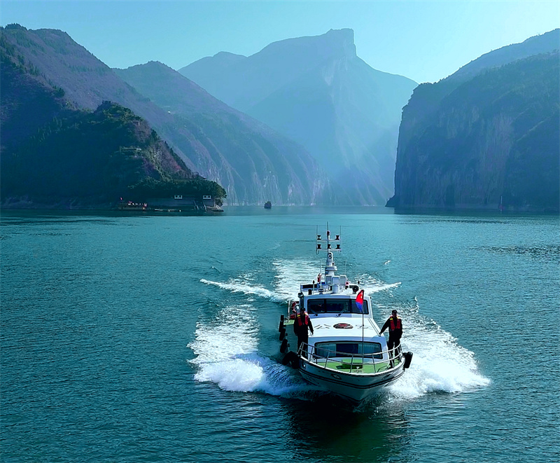 十年堅守護(hù)江安瀾 一江碧水映照初心 ——長江航運公安局踐行“共抓大保護(hù)，不搞大開發(fā)”重要指示精神十周年工作回顧