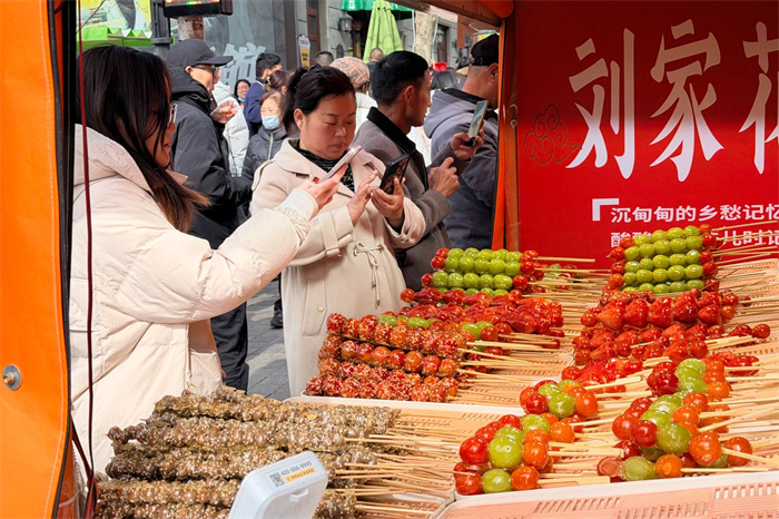 老街年味濃——2026青島蘿卜·元宵·糖球會(huì)大鮑島會(huì)場(chǎng)直擊